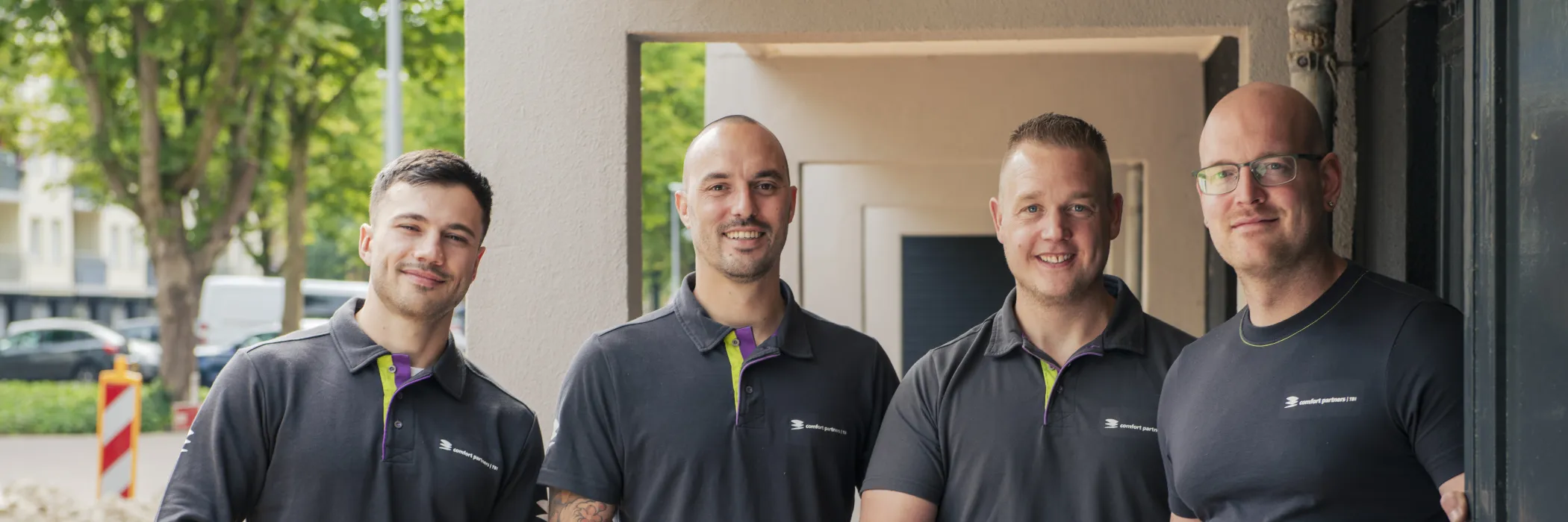 Medewerkers van Comfort Partners bij een woning